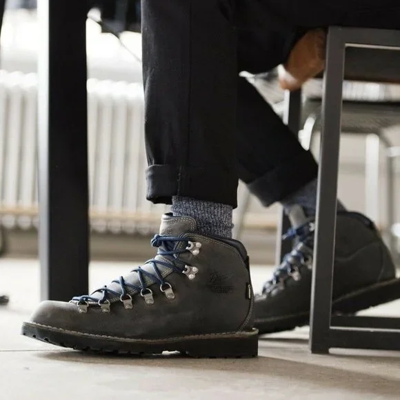 Danner mountain pass hiking boots, color Gunmetal, Size Men's ($370  Msrp)